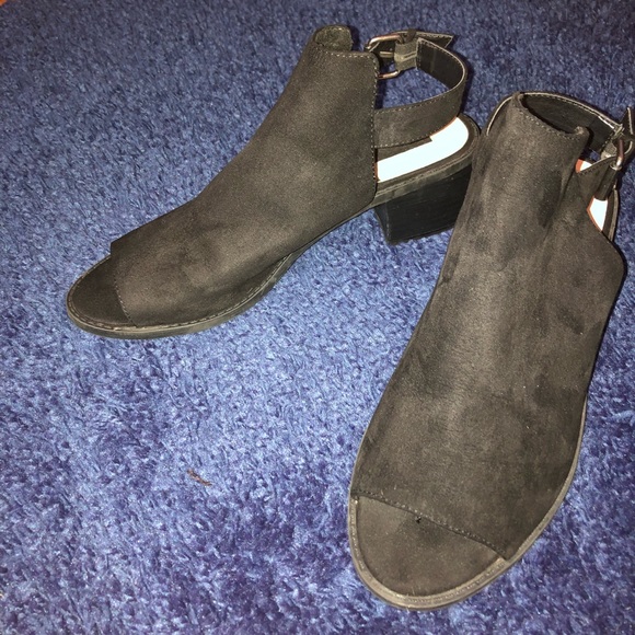 Heels - Picture 2 of 6